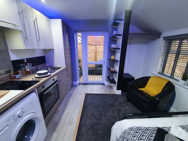 Avail Aug / Sept 2026 ills Inc Studio LN1  Main Photo