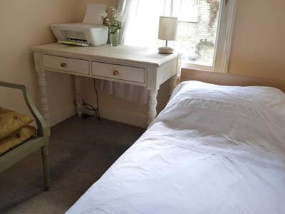 Sunny little room in CB1 Main Photo