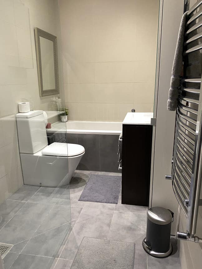 Double room in three bedroom house  Main Photo