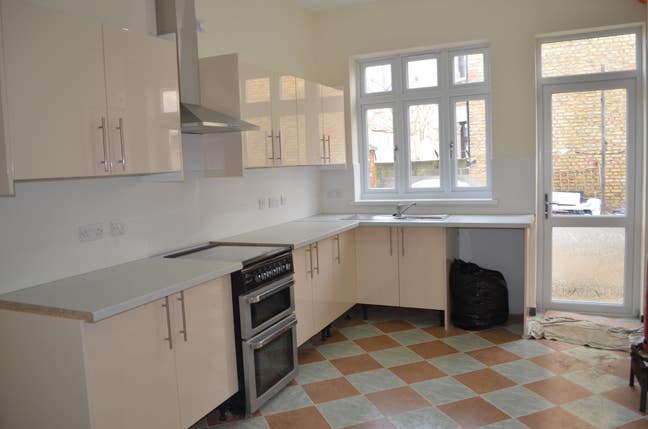 Double Room to Let Main Photo