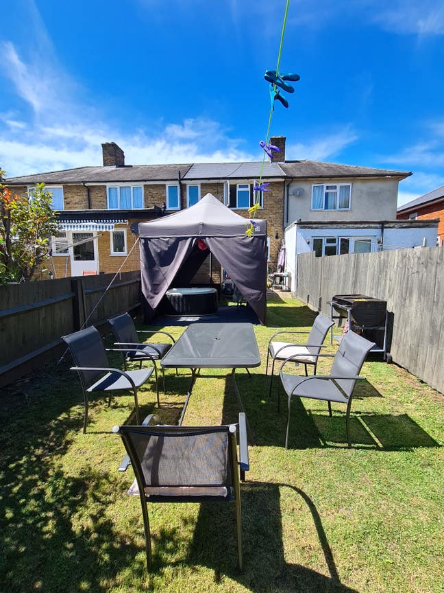 Two furnished rooms in a lovely clean home Main Photo