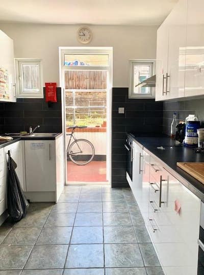 Single  bedroom  Main Photo