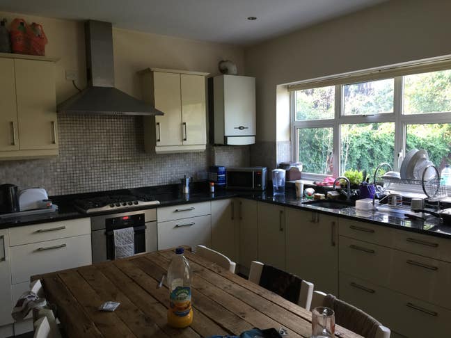 Double Room Close To Surbiton Station Main Photo