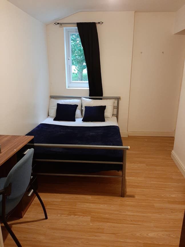 Double En-Suite Room - Tile Hill Area - CV4 9Rt Main Photo