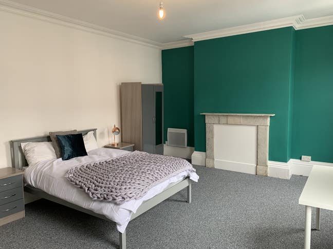 Recently refurbished, town centre co-living space  Main Photo