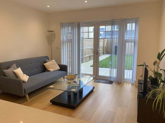 Modern Spacious Double Room - RG2 - Green Park Main Photo