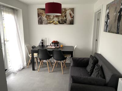 Large  Room with King Bed , Wifi   Main Photo