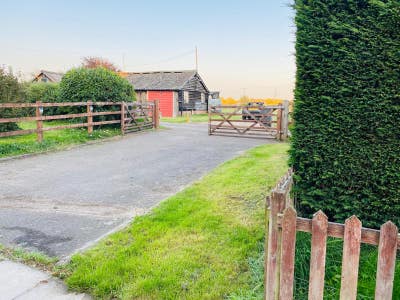 Double Bedroom to rent . Main Photo