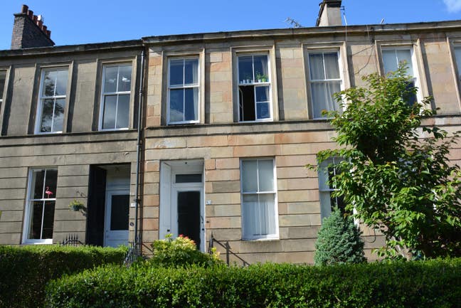 Bedsit in Town house in Strathbungo Main Photo