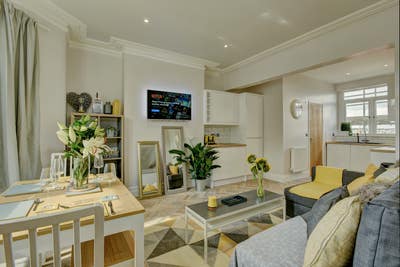 Guy’s Room Luxurious, Sociable Home by Key Living Main Photo