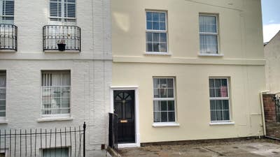 Small double room centre Cheltenham Main Photo