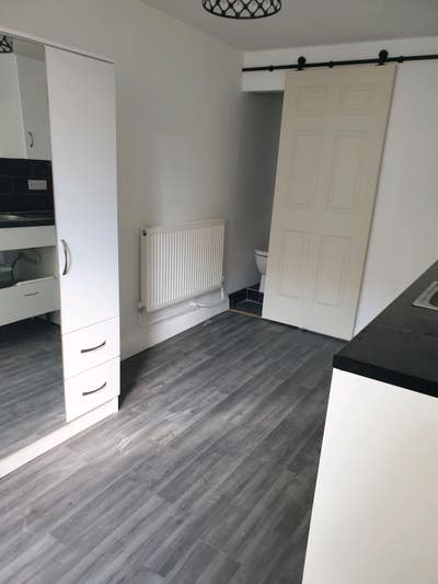 Studio flat available in Mitcham cr4 Main Photo