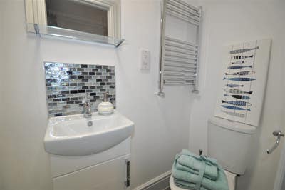    Professional   Houseshare  GL1  Main Photo