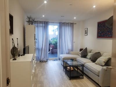 Double Ensuite in Clean Bright Modern Duplex  Main Photo