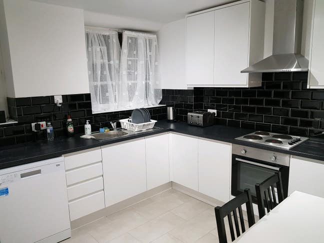 Lovely Room Available in Greenwich Main Photo