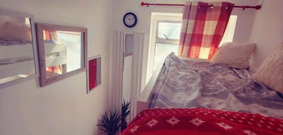 En Suite Room in a Freshly Decorated House Main Photo