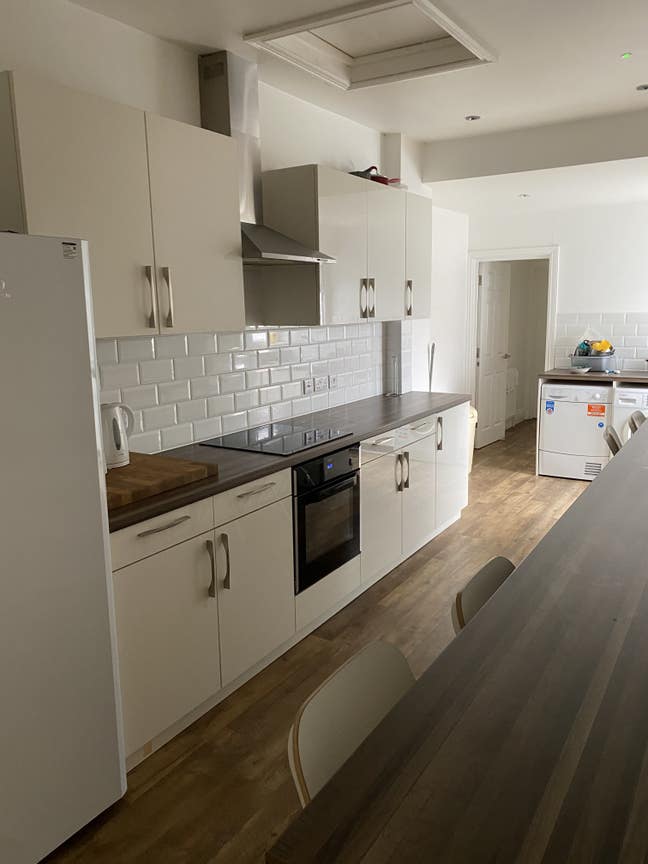 Large double room in heart of Leigh. Main Photo