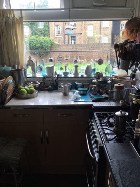 Large,light and peaceful room available in SE17 Main Photo