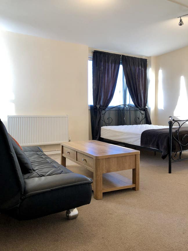 Large double room with a balcony  Main Photo