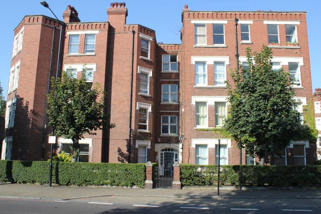 Impressive 2 Double Bedrooms Massive Mansion Block Main Photo