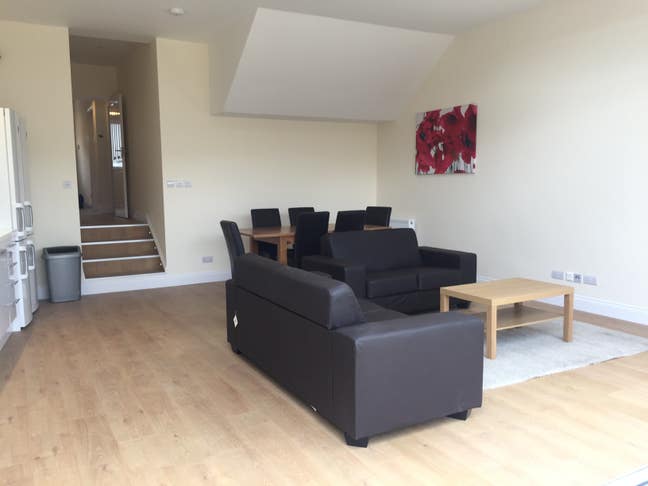 Immaculate en suite in stylish house W3 Main Photo