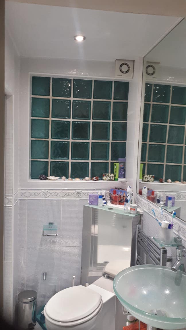 Central, quiet double room right on Holyrood Park! Main Photo