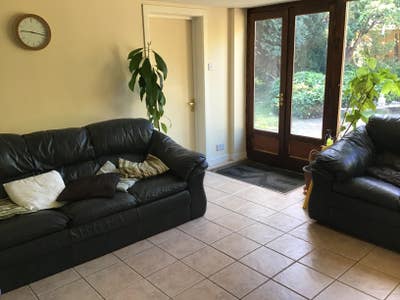 En-suite room in shared house Main Photo