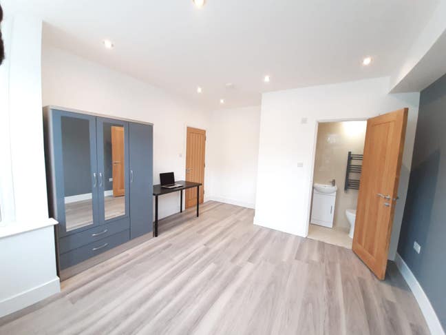 NEW 3b flat 2 mins to East Croydon station Main Photo