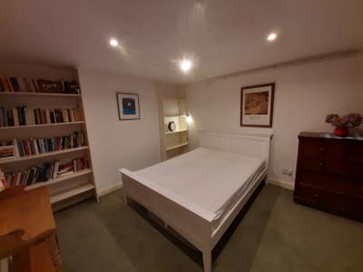 Spacious Room in Pretty Family House Main Photo