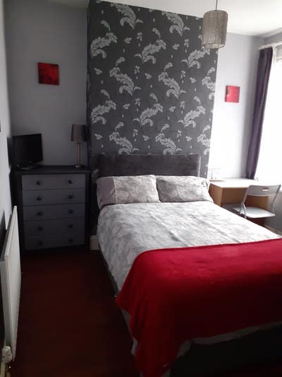 Good sized double room available in Leytonstone Main Photo