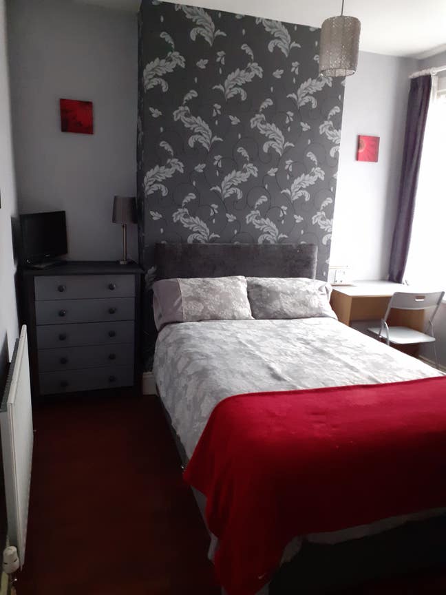 Good sized double room available in Leytonstone Main Photo