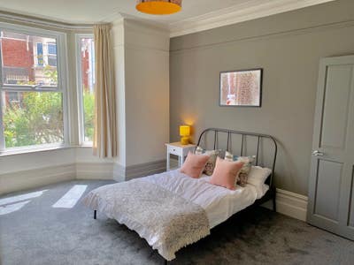 Large Double Rooms For Rent  Main Photo