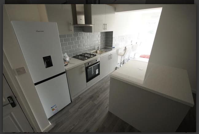 5 bed 5 bath house - central location!! Main Photo