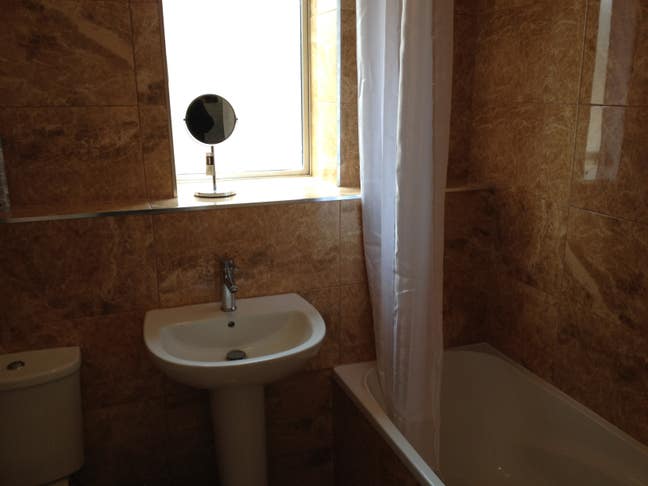 2 double  rooms in Royal Victoria   Main Photo