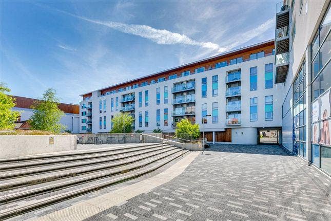 Luxury room with private bathroom in a 2bed/2bath  Main Photo