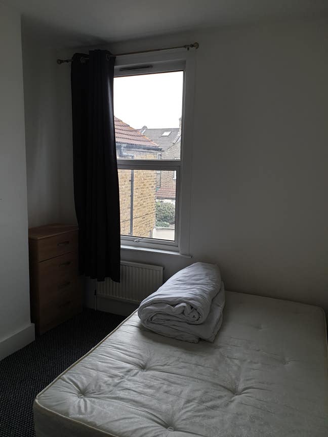 Double Room for Single Use In Stratford  Main Photo