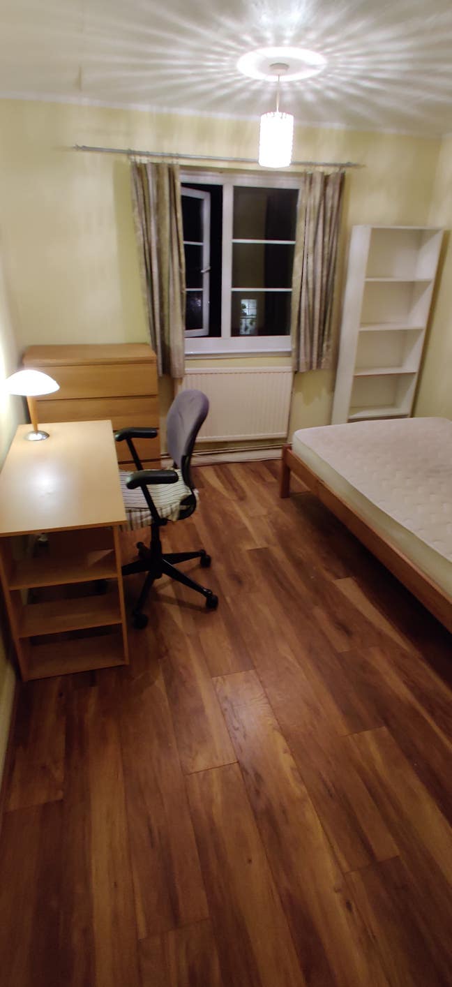 Spacious double room to let close to Turnpike Lane Main Photo