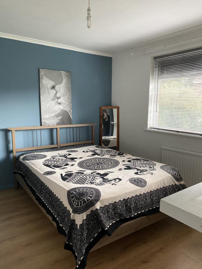 Near Galleria  lovely room in a beautiful house  Main Photo