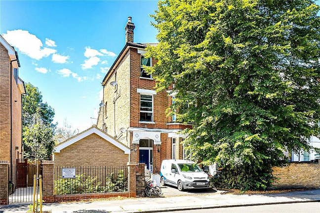 Lovely self contained studio flat Main Photo