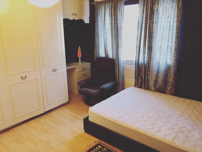 Double Room East Acton Main Photo