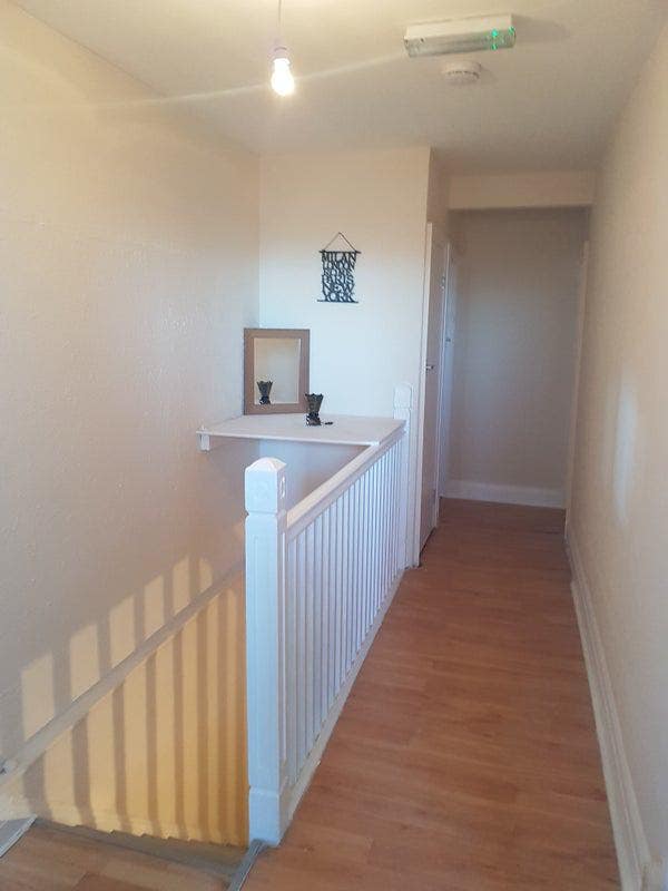 Double Room on High street Main Photo