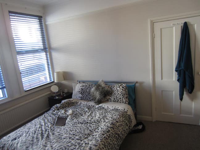 Modern two bed flat close to Tooting Broadway tube Main Photo