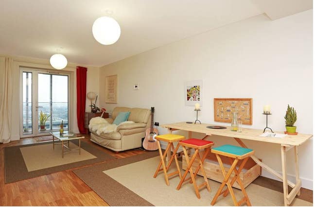Cosy, calm and clean flat with river views Main Photo