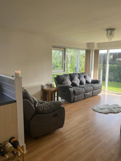  Lovely modern apartment with big en-suite  Main Photo