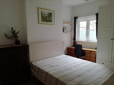 Large double room, Alexandra Park, April 7th  Main Photo