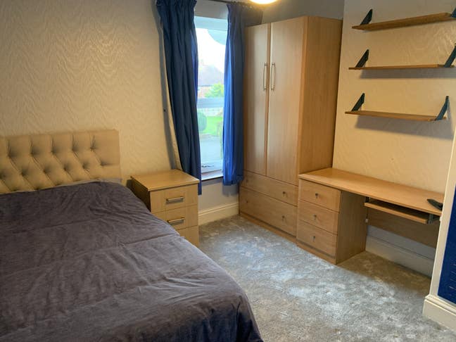 Double Room to Rent in Well furnished 3 Bed Semi  Main Photo