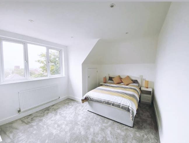 Large Double Room  Main Photo