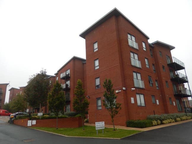 2 bedroom flat with parking Main Photo