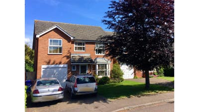 Double Room in Detached House Main Photo