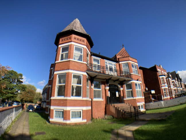 Spacoius 2 Bedroom Apartment in Popular Location Main Photo